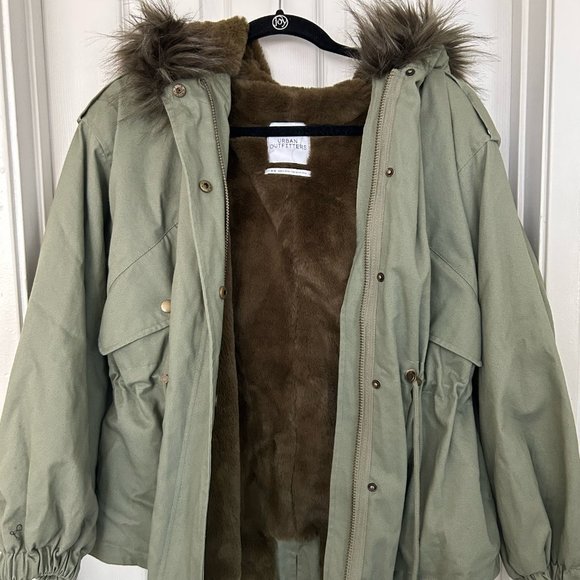 NWOT, Urban Outfitters Hooded Parka Coat, M, Olive Green, Faux Fur Trim - Picture 9 of 9